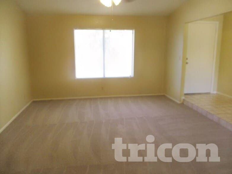 Building Photo - 4323 W Poinsettia Dr