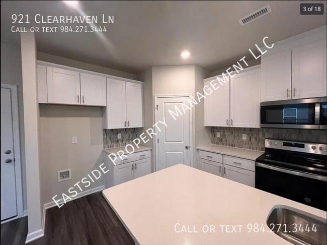 Building Photo - 921 Clearhaven Ln