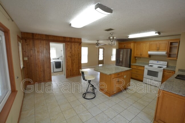 Building Photo - 541 Carey Pl