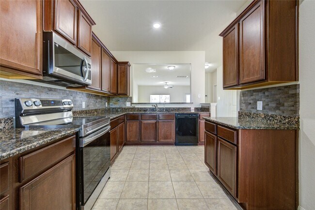 Building Photo - 22534 Cloverland Field Dr