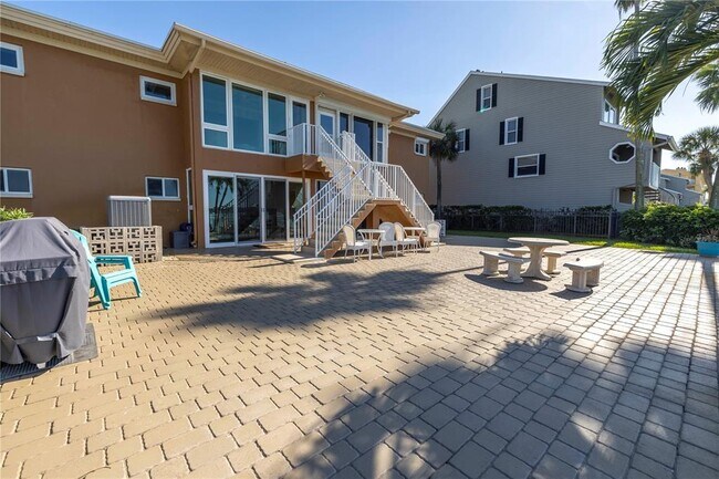 Building Photo - 800 Madonna Blvd