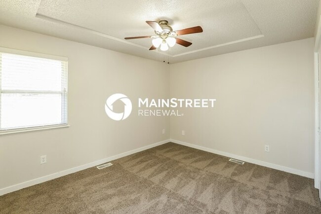 Building Photo - 4 Bedroom Pet-Friendly Home in KANSAS CITY, MO with Main Street Renewal