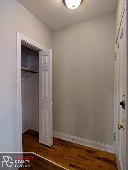 Building Photo - 630 W Cornelia Ave