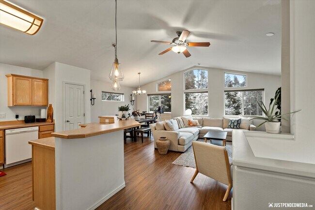 Building Photo - 10855 Refuge Cir