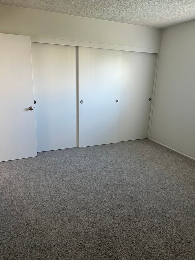 Building Photo - Moffett tract 5 bedroom home with pool in cul-de-sac