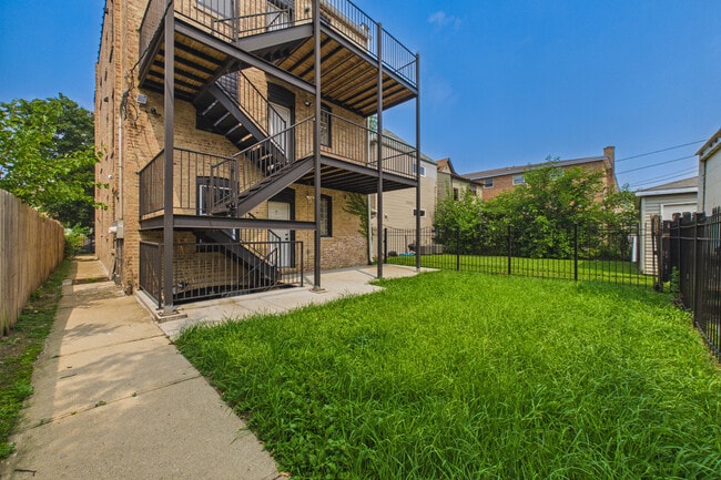 Building Photo - 7919 S Ellis Ave