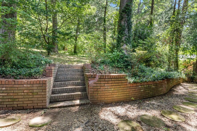 Building Photo - Updated Ranch - Excellent East Asheville L...