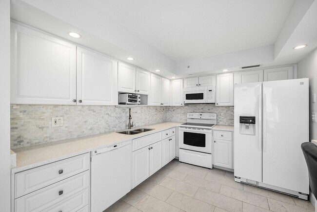 Building Photo - 3009 S Ocean Blvd