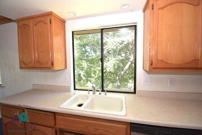 Building Photo - Comfortable 2-Bedroom Home in Lake Wildwood