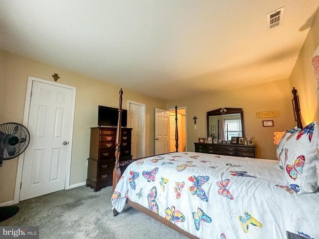 Building Photo - 15 Scotch Pine Dr