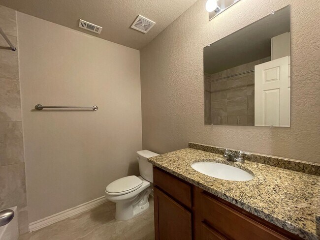 Building Photo - Townhome for rent