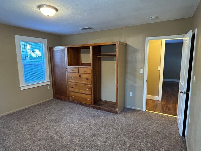 Building Photo - 3 bedroom 2 bath with bonus storage room next to Chico State with Large fenced backyard (Please r...
