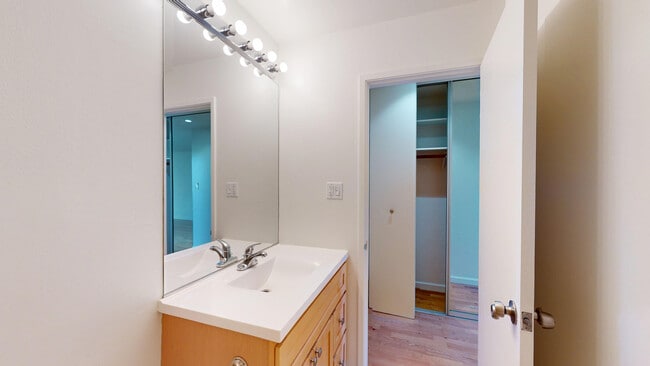 Building Photo - 657 Kansas St