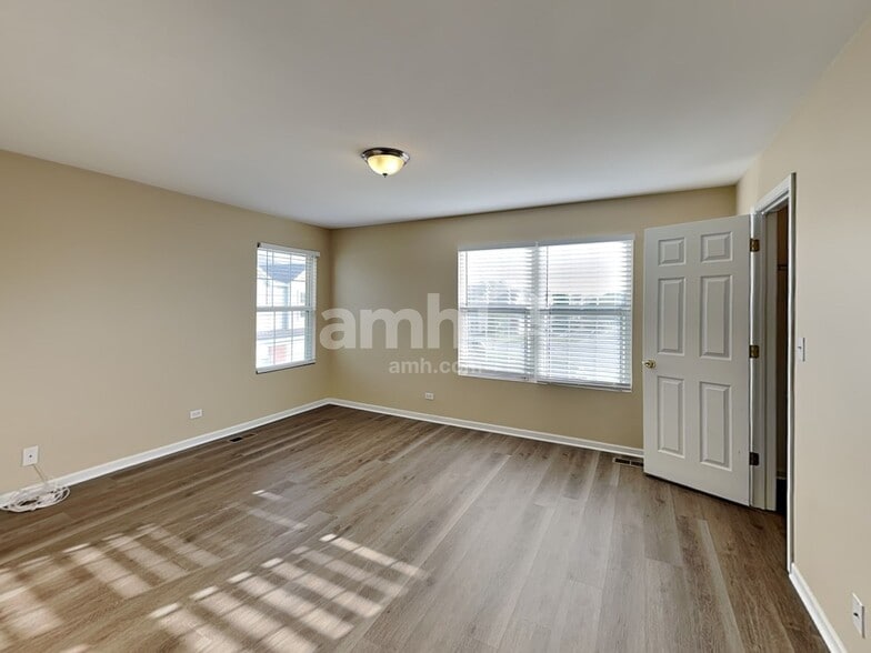 Building Photo - 509 Springbrook Trail N