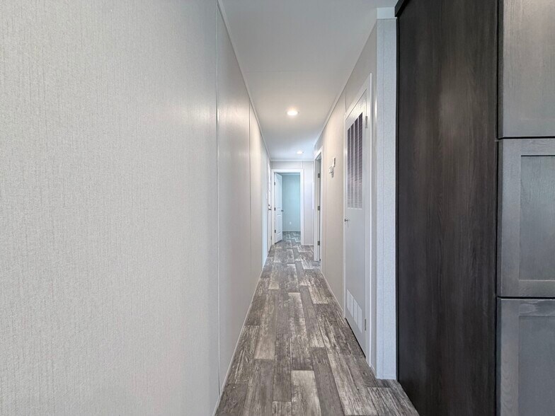 Building Photo - 709 N Collins Fwy
