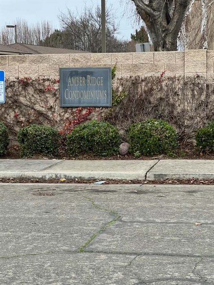 Building Photo - 565 Peerless Way