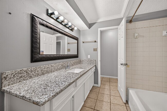 Building Photo - 1007 E Baker Rd