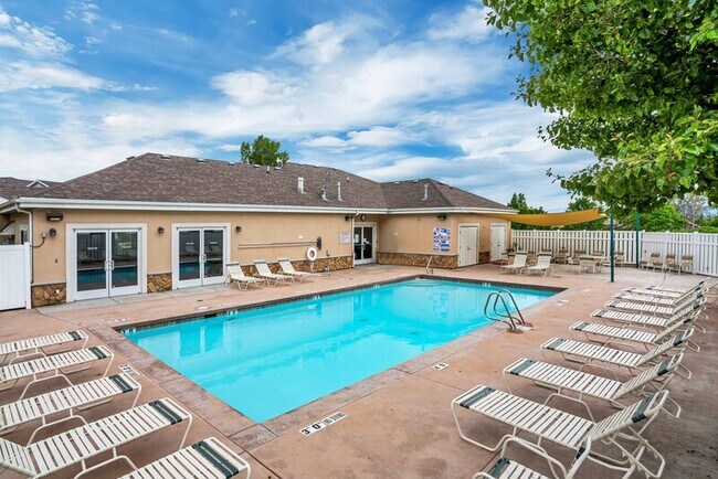 Building Photo - 1068 Canyon Meadow Dr