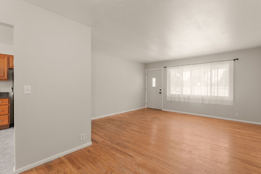 Building Photo - 1536 Byron Dr