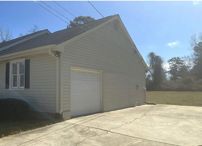 Building Photo - 65 Salem Meadow Dr