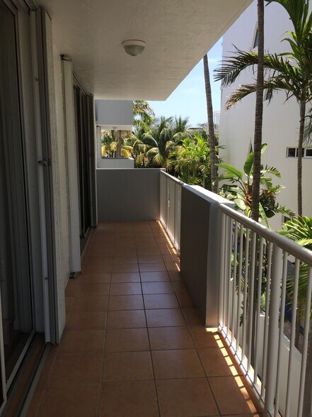 Building Photo - 7832 Collins Ave