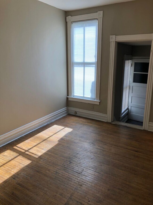 Building Photo - 365-367 Smith Ave N