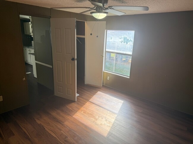 Building Photo - 428 15th St