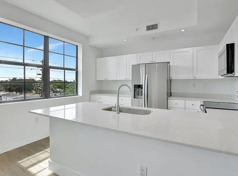Building Photo - 4100 SW 64th Ave