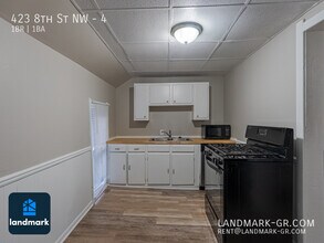 Building Photo - 423 8th St NW