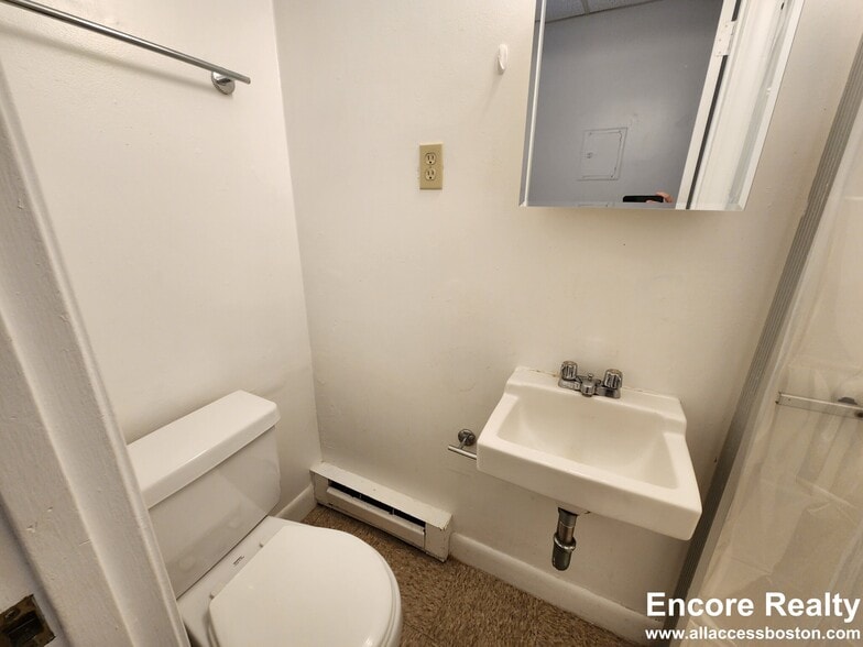 Building Photo - 405 Beacon St