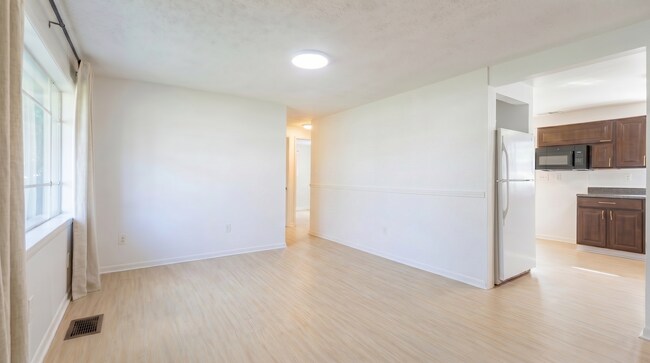 Building Photo - 3 bedroom 2 bathroom single family home | section 8 welcomed