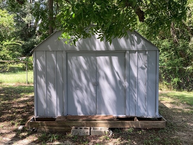 Building Photo - 5 Monaview St