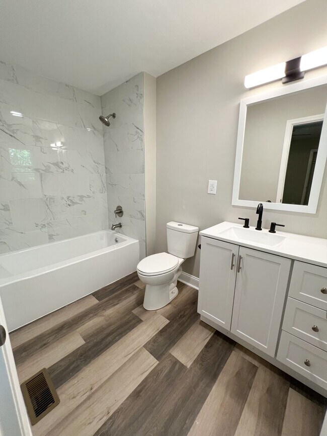 Building Photo - Renovated Home Off Madison Street – Pet Friendly!