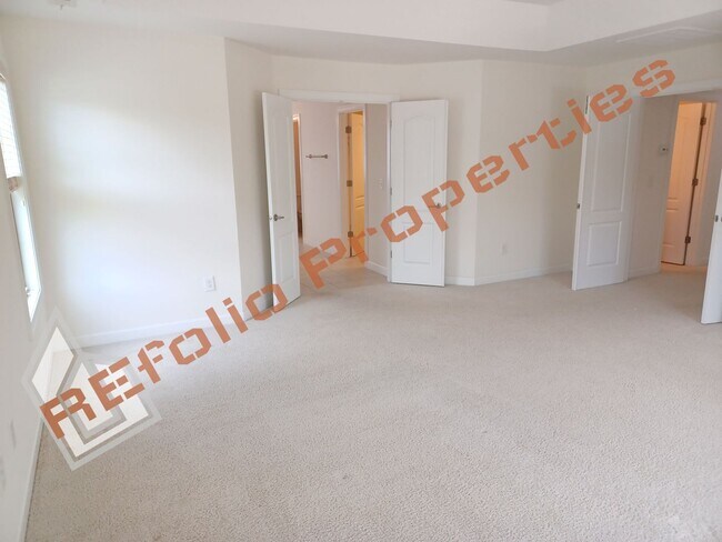 Building Photo - Lovely 5 Bedroom 4 Bathroom Single Family ...