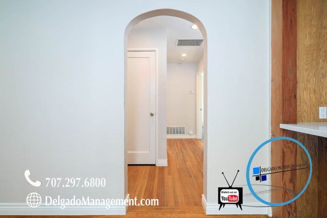 Building Photo - Enjoy Benicia living in this recently upgr...