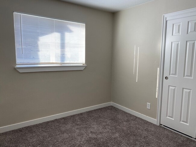 Building Photo - Completely Remodeled 4 Bed Home