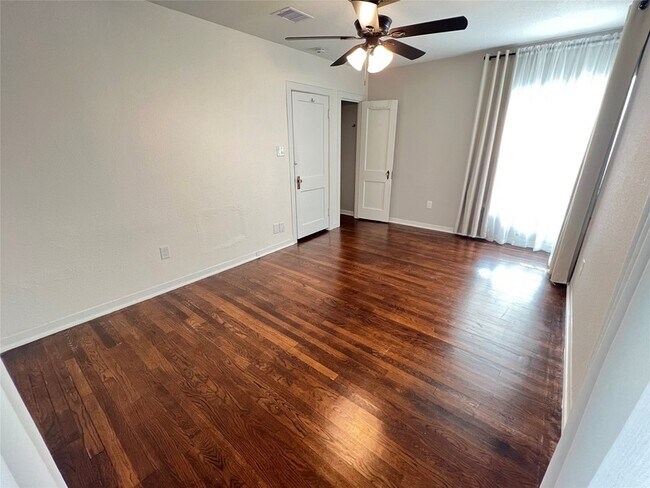 Building Photo - 4705 Park Dr