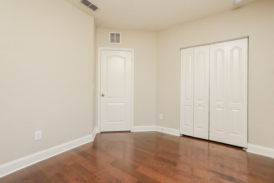 Building Photo - 491 Shirley Dr