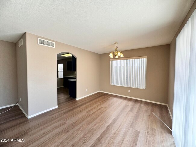 Building Photo - 10453 N 76th Dr