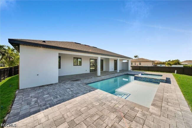 Building Photo - 436 NW 38th Ave