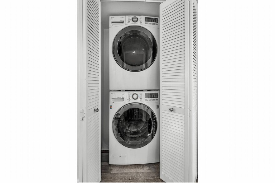 Building Photo - 14238 Dickens St