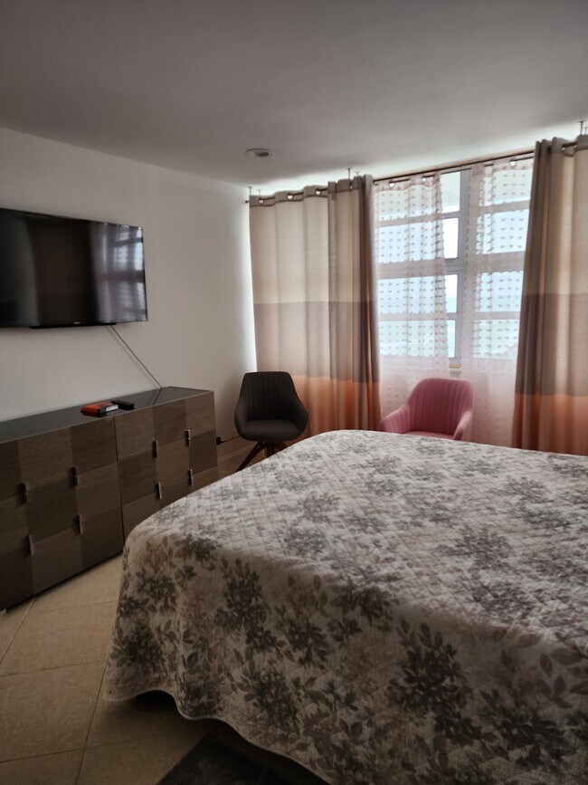 Bedroom - 3140 S Ocean Dr