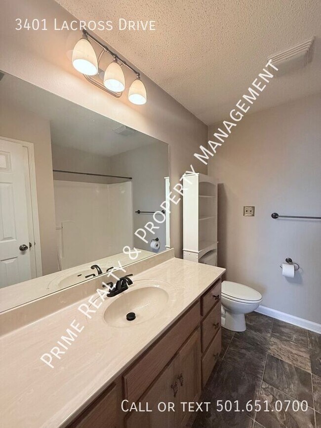 Building Photo - 3401 Lacross Dr