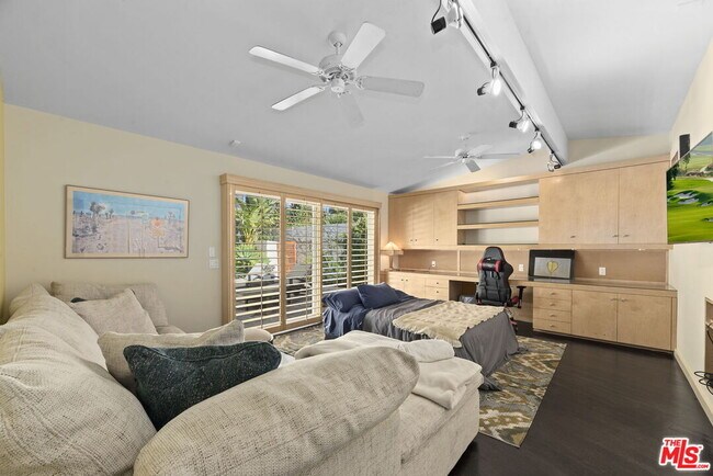 Building Photo - 8405 Edwin Dr