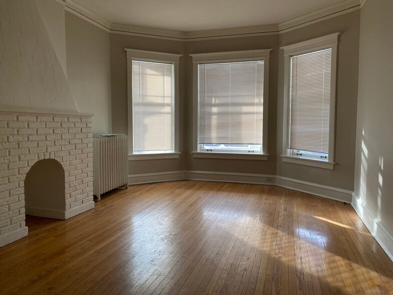 Building Photo - 5427 N Wayne Ave