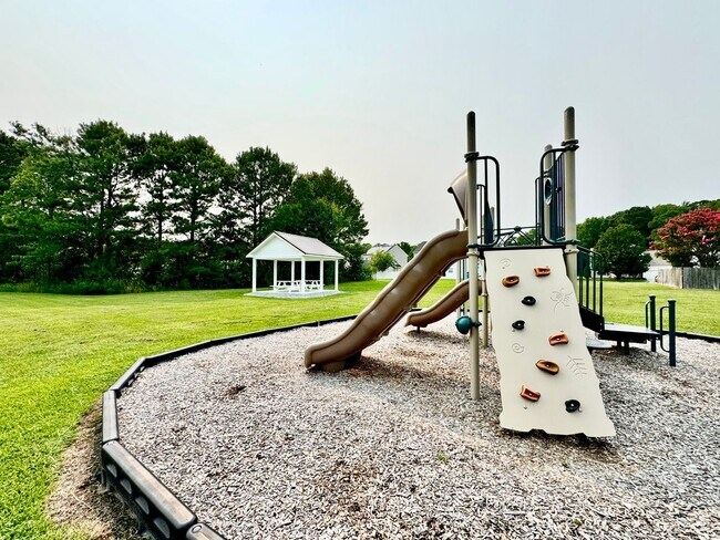 Building Photo - First-Time Rental! Available 08-07-26 - Fenced Yard, Pet Friendly, Attached 2-Car Garage!