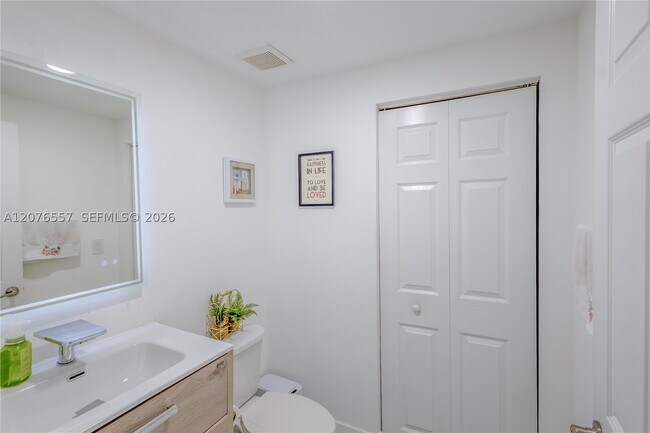 Building Photo - 8651 W 35th Ln