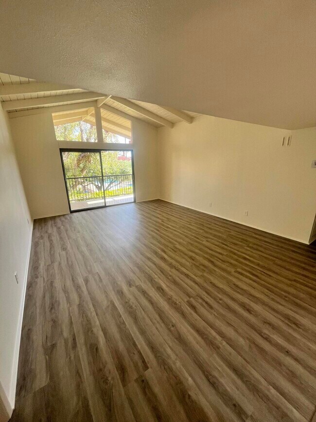 Building Photo - 1407 N Sunrise Way