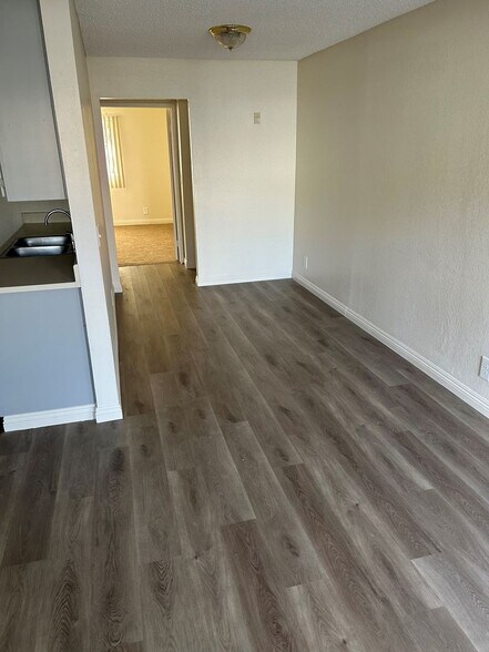 Interior Photo - 6810 Foothill Blvd Tujunga