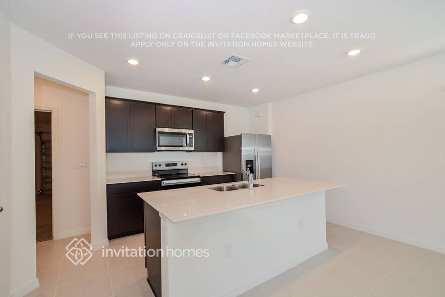 Building Photo - 5822 Sagebrush Aly